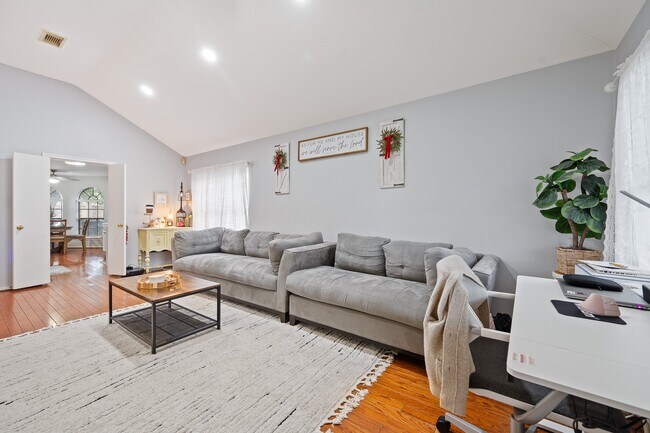 Foto del edificio - 3326 Lakeland Gardens Dr