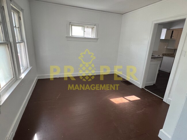 Foto del edificio - 2 bedrooms 1 bathroom