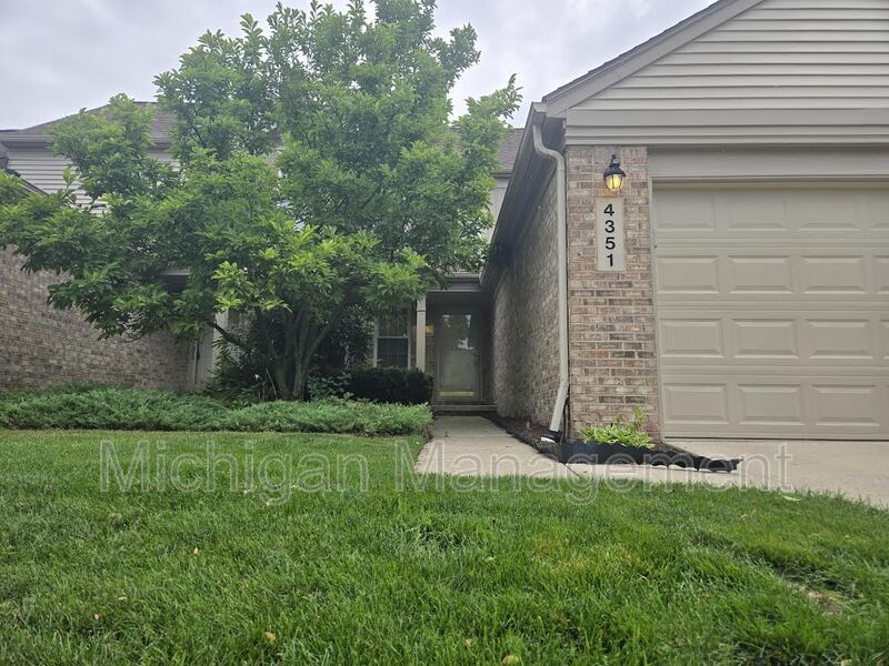 Foto principal - 4351 Hunters Cir W