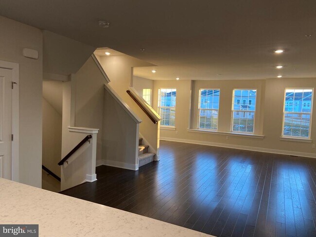 Foto del edificio - 253 Red Leaf Ln
