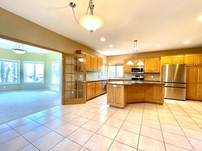 Building Photo - 640 S Park Ct