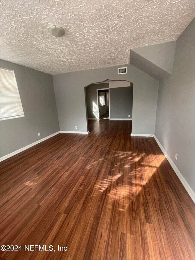 Foto del edificio - 1717 W 26th St