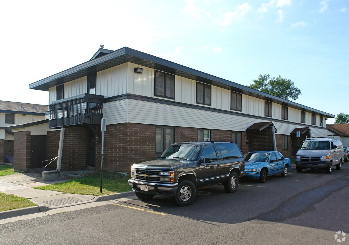 Building Photo - 618-624 Roosevelt Ave