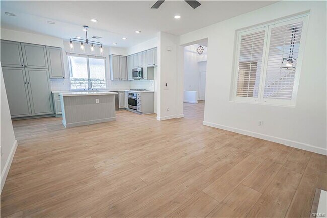 Building Photo - 25525 Fitzgerald Ave