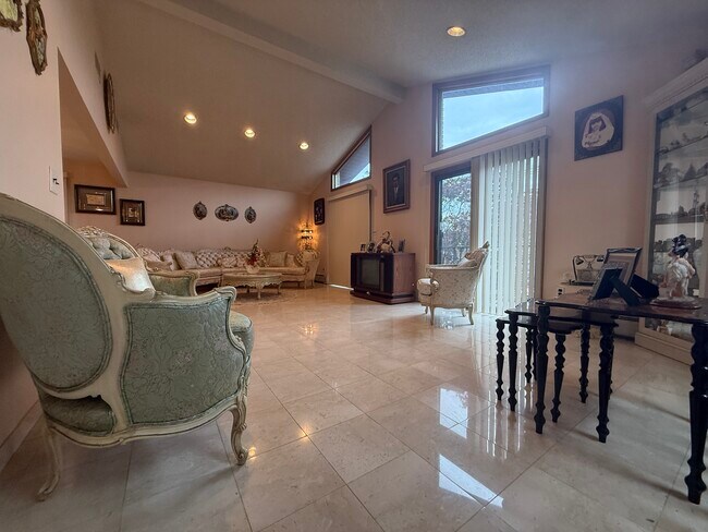 Foto del edificio - 1636 Maple St