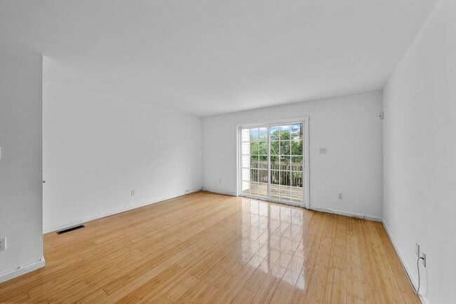Building Photo - 311 10th St