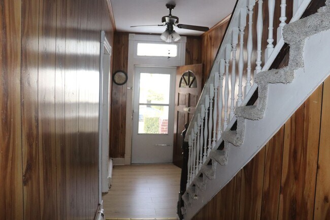 Building Photo - 3 BR / 1.5 BA, 1,482 sq/ft, Two Story in Burfoot Addition