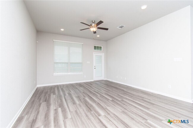 Foto del edificio - 8207 Montclair Dr