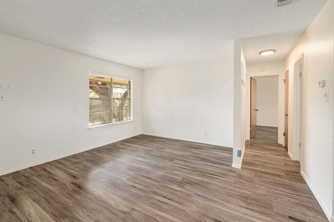 Foto del edificio - 509 Cedar Dr