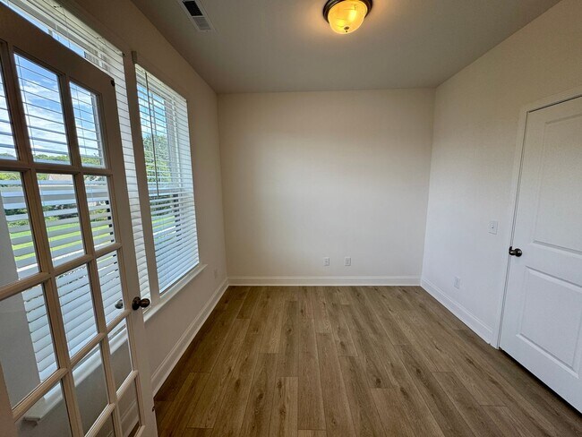 Foto del edificio - Brand New 3BR/3.5 Bath Townhouse in South ...