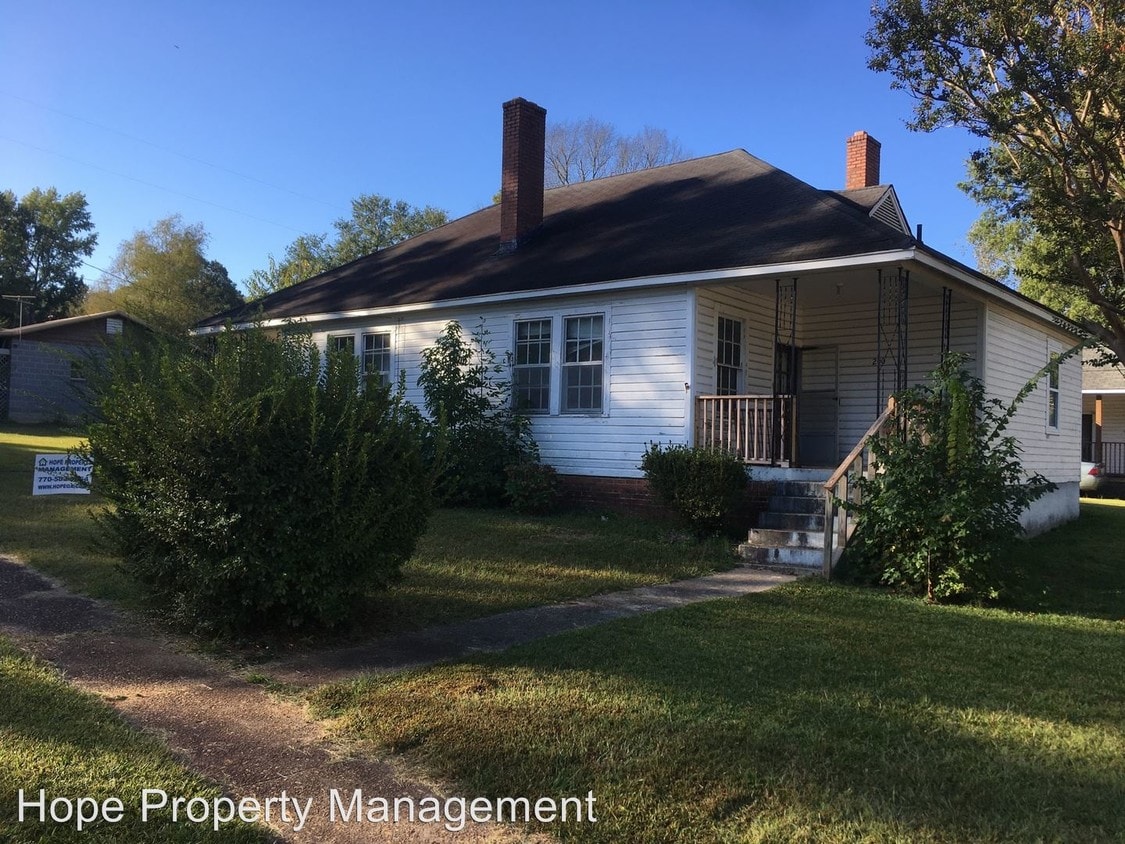 200 Scott St, Hogansville, GA 30230 Room for Rent in Hogansville, GA