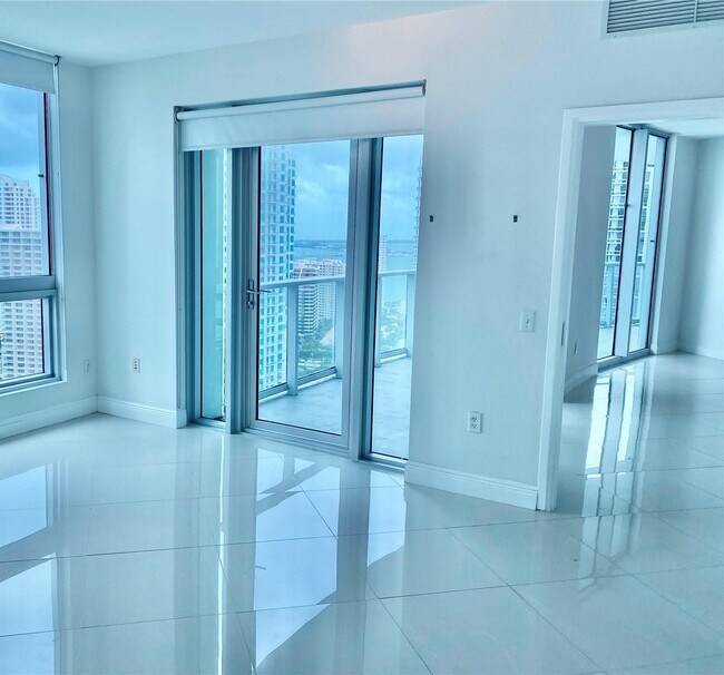 Foto del edificio - 300 S Biscayne Blvd