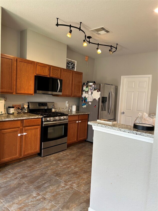 Primary Photo - 1608 Claremont Garden Cir