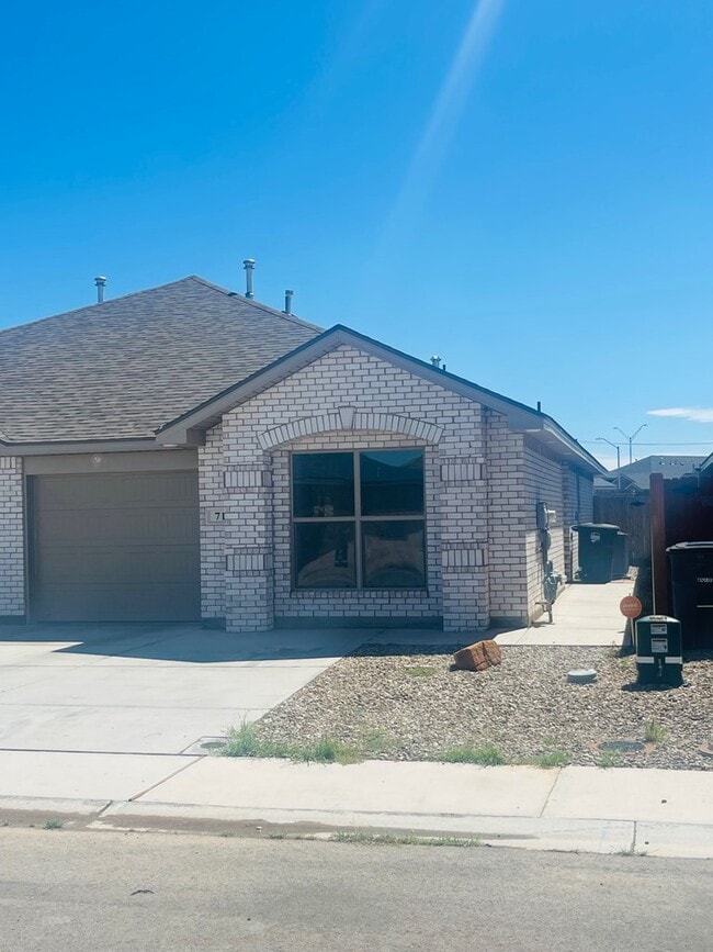 Building Photo - 71 Maverick Dr