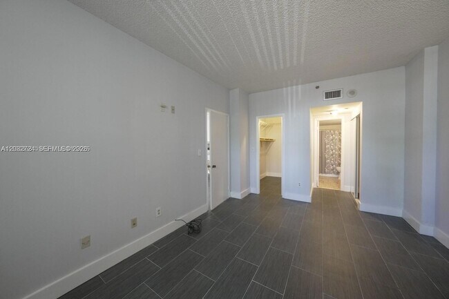 Foto del edificio - 1470 NE 123rd St