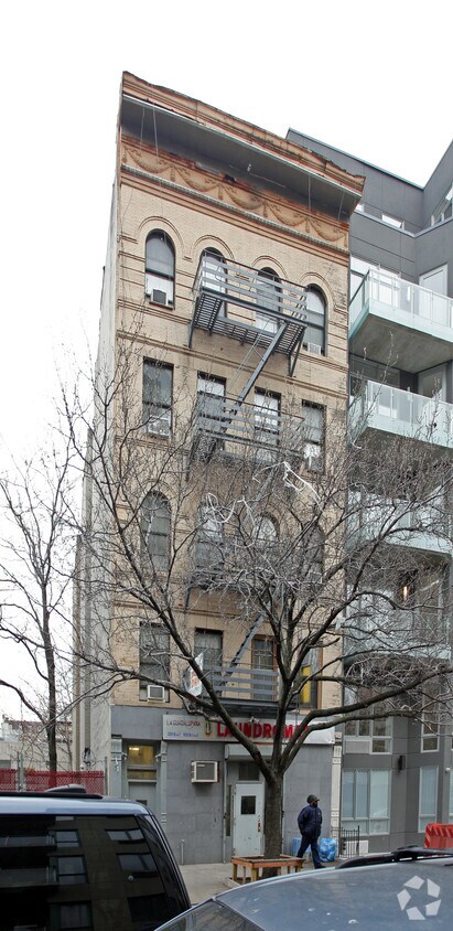 Building Photo - 331 E 109th St