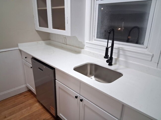 Building Photo - 848 Smith St