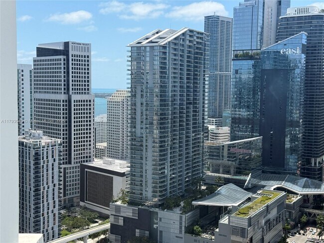 Foto del edificio - 350 S Miami Ave