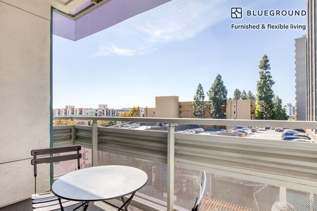 Foto del edificio - 375 E 2nd St