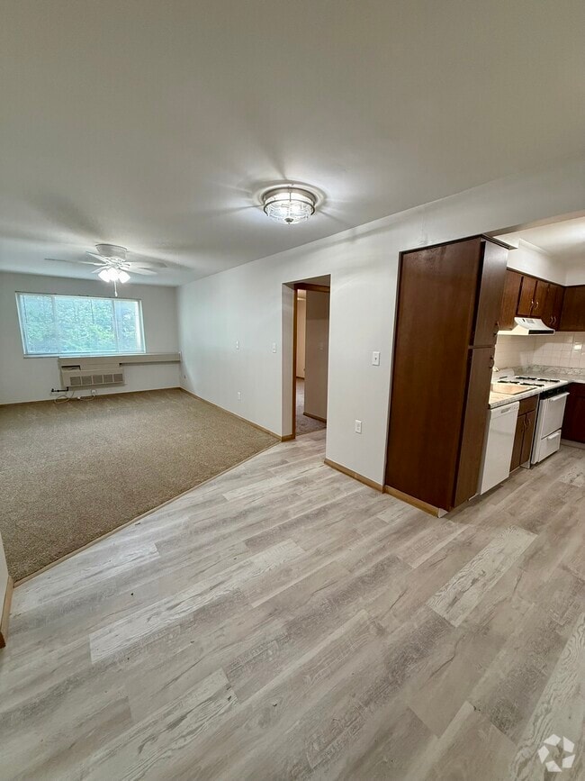 Building Photo - Roundtree Rentals