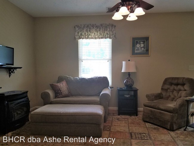 Foto del edificio - 1 br, 1 bath House - 144 A Smith Dixon Rd.