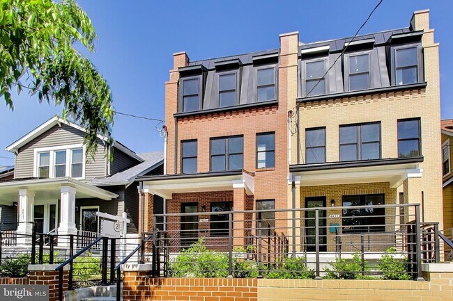 Foto del edificio - 4411 1/2 Illinois Ave NW Unit UNIT B