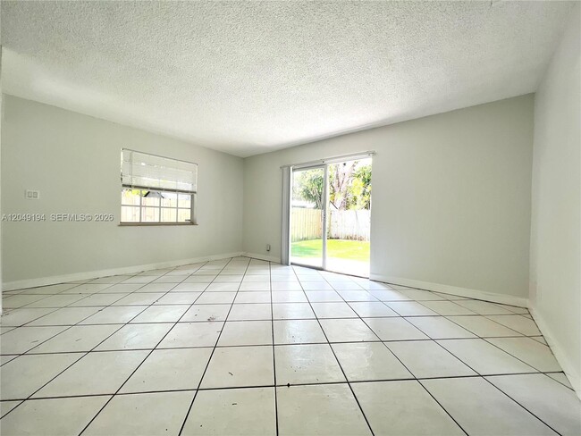 Building Photo - 731 SW 14th Ave