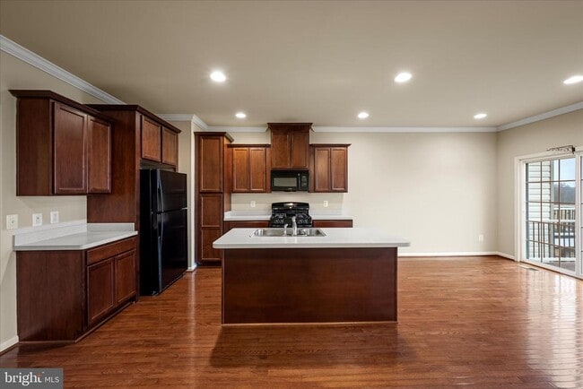 Building Photo - 105 Domino Ct