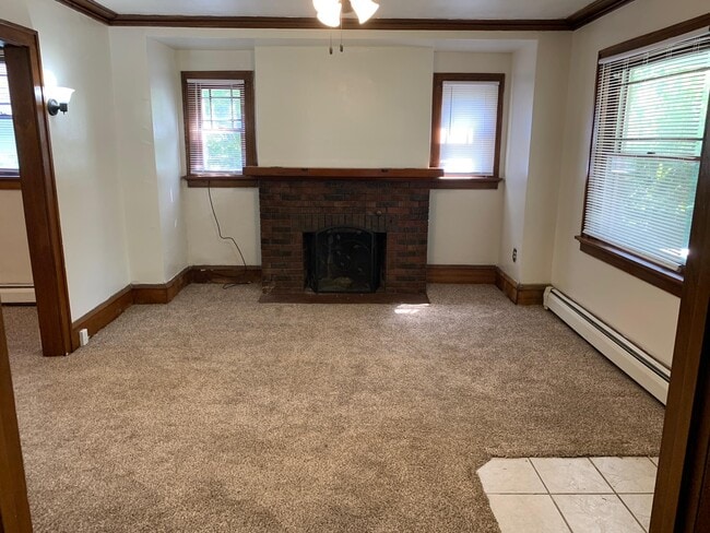 Building Photo - 1414 8th Ave SE