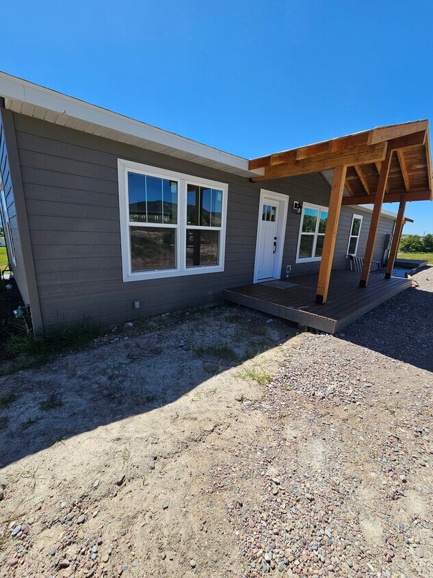 Foto del edificio - 41588 Baypoint Rd