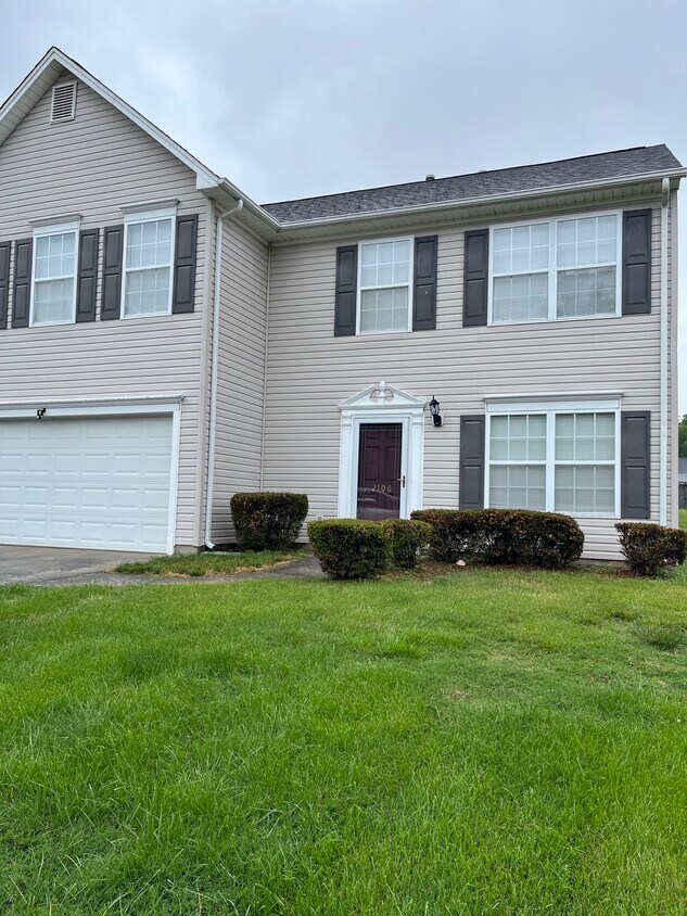 Lovely home in Great Location - 2106 Gramercy Park Dr