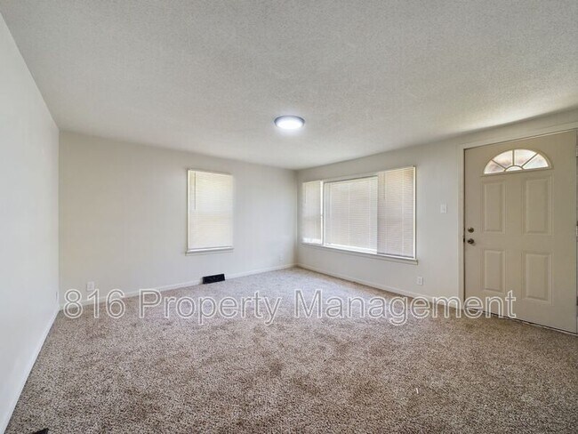 Building Photo - 906 S Haden St.
