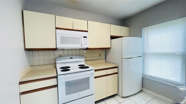 Building Photo - 1613 Little River Dr