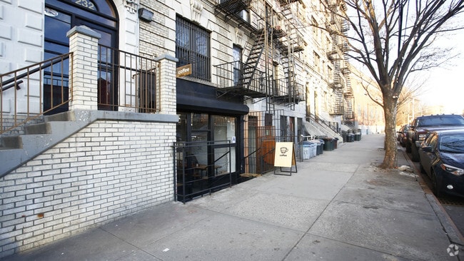 Building Photo - 232 Metropolitan Ave