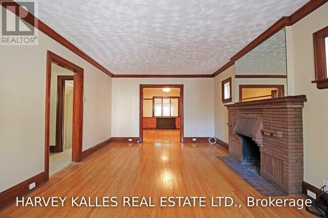 Photo du bâtiment - 184 Duplex Ave