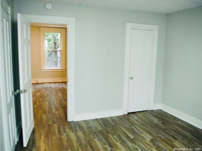 Building Photo - 302 Howe Ave