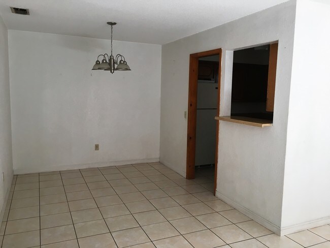 Building Photo - 130 S Aguirre St