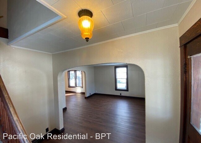 Foto del edificio - 4 br, 1 bath House - 1025 Wisconsin Ave