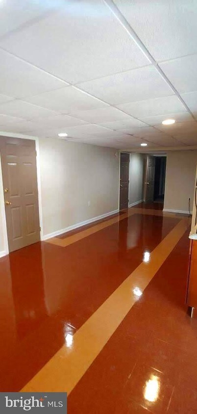 Foto principal - 9102 Drake Pl