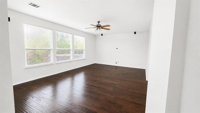 Foto del edificio - 10528 Dunham Forest Rd