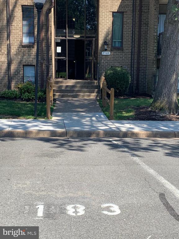 Foto del edificio - 7585 Margate Ct