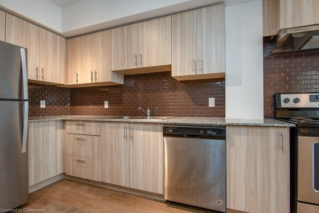 Building Photo - 275 Larch St