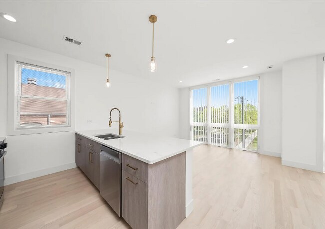 Building Photo - 2700 W Jackson Blvd Building Photo - 2700 W Jackson Blvd