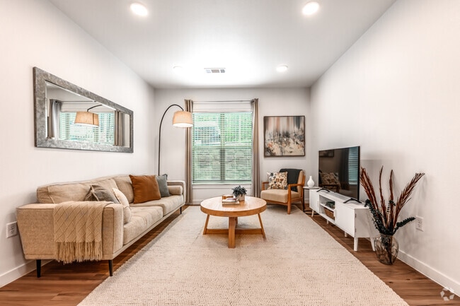 1BR, 1BA - 642SF - Living Room - The Finch