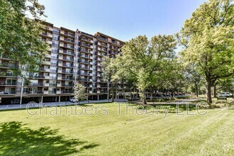Building Photo - 1300 Army Navy Dr