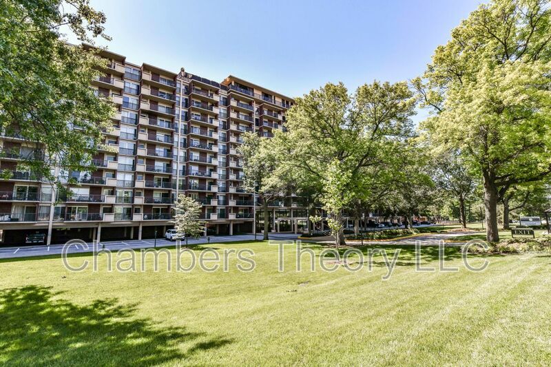 Photo - 1300 Army Navy Drive