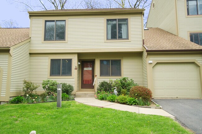 Foto del edificio - 21 Ashford Dr