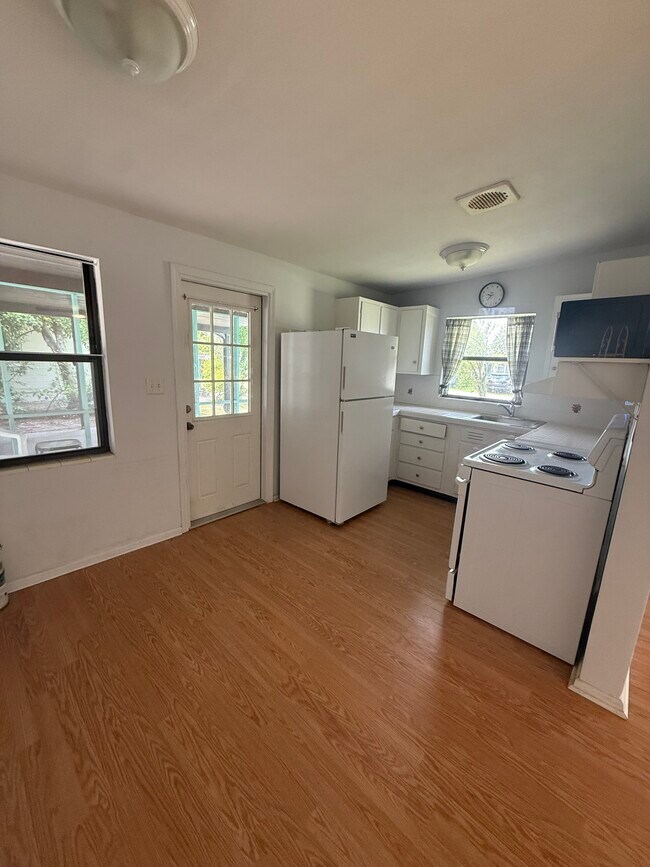 Photo - 810 5th Ave N House