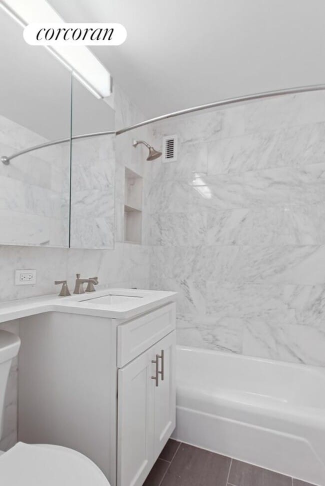 Foto del edificio - 155 W 68th St