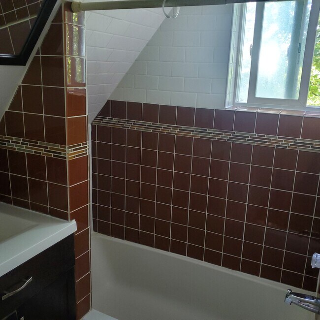 Bathroom - 1207 W 7th Ave